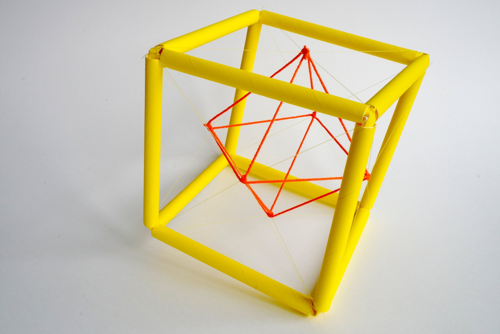 EEN SCHAT ONTDEKKEN IN EEN KUBUS